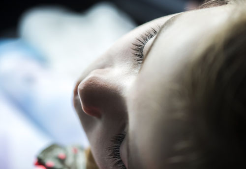Mittagsschlaf in der Kita – nicht von allen geliebt, die Ruhephasen sind aber wichtig fürs Gehirn